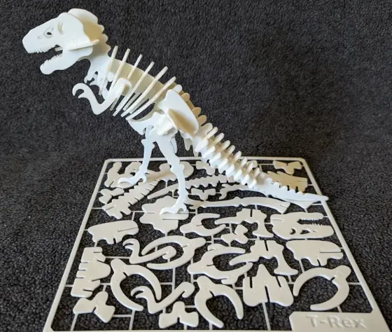 Dinosaurio armable impreso en 3D